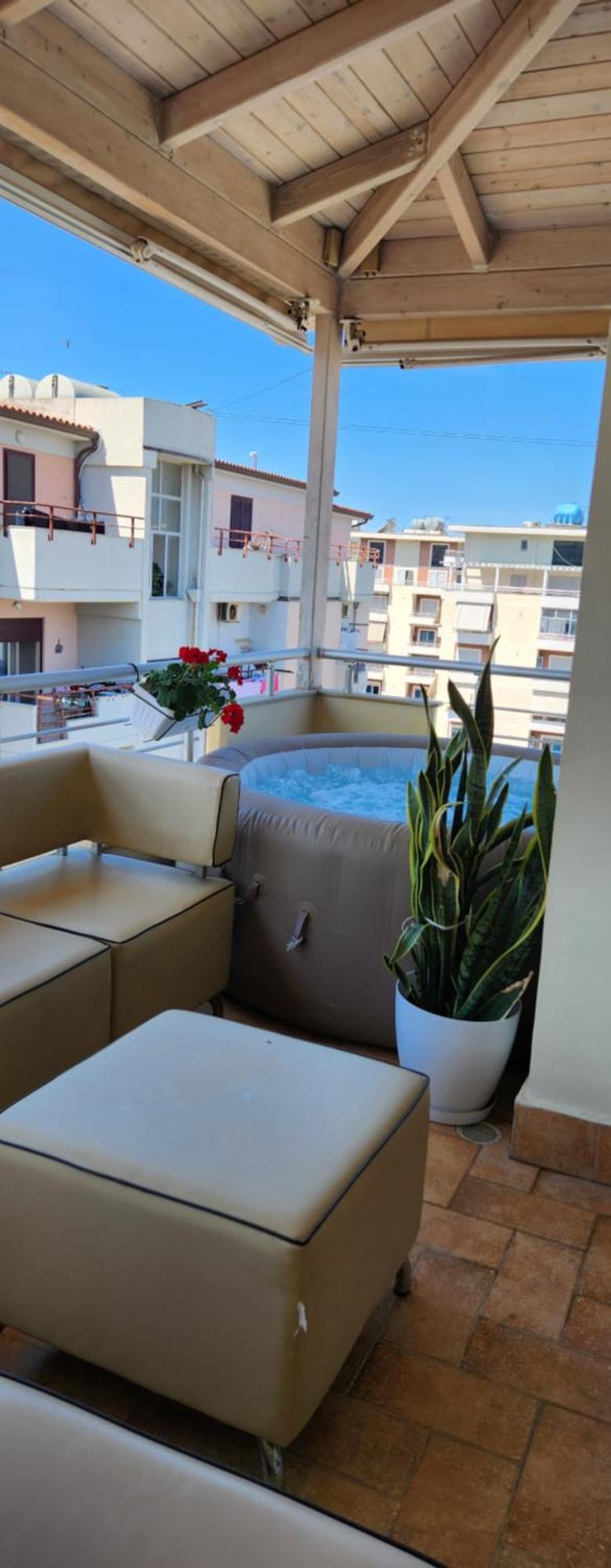Hana Hot Tub * Vlorë
